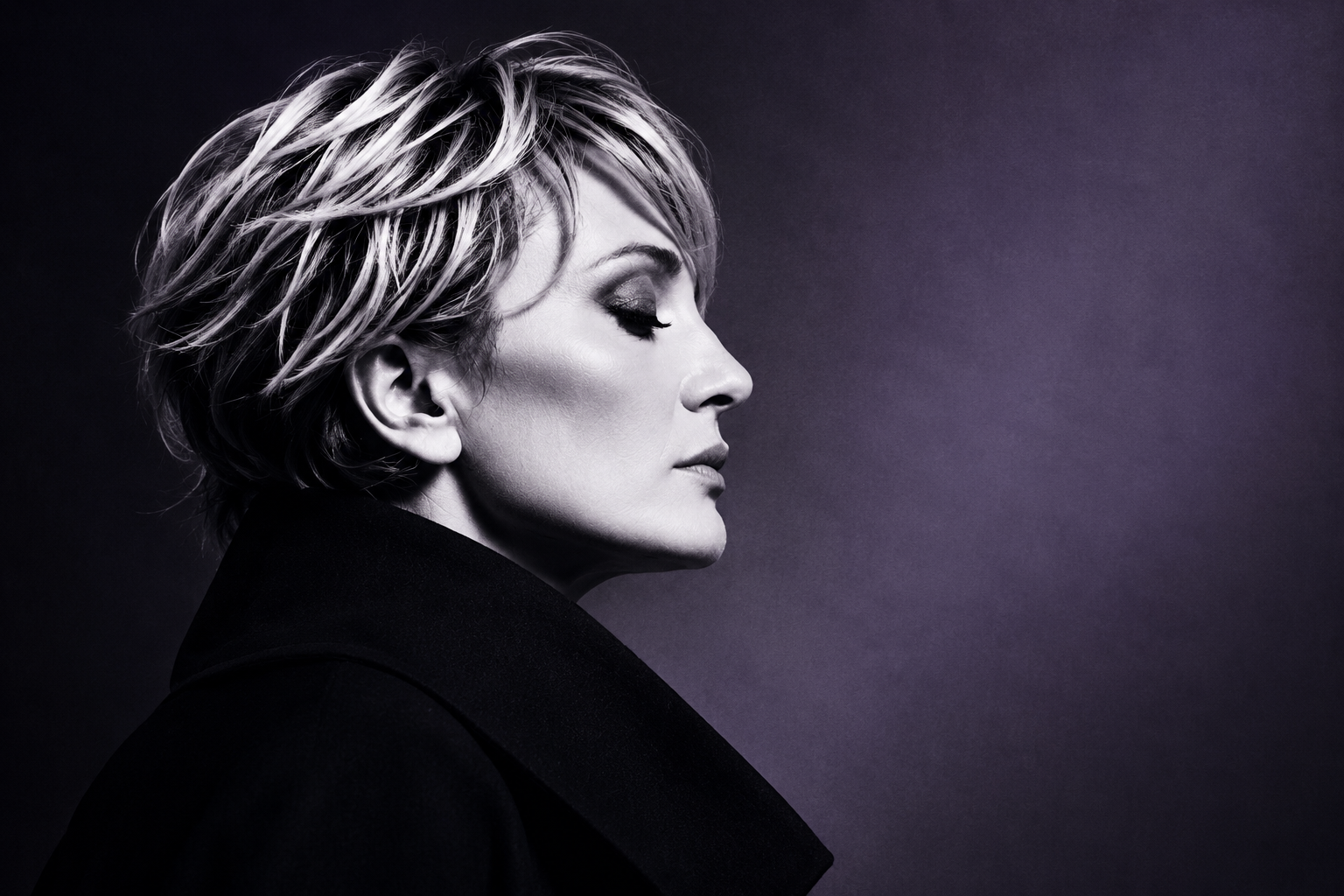 Portrait éditorial en noir et blanc — illustration pour Patricia Kaas Online